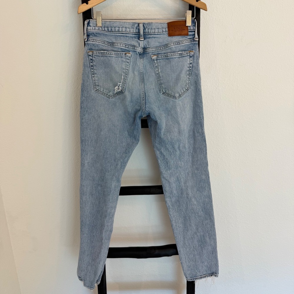 Abercrombie Fitch 90s Slim Jeans Light Wash Distressed Raw Hem Women‎ 30x32